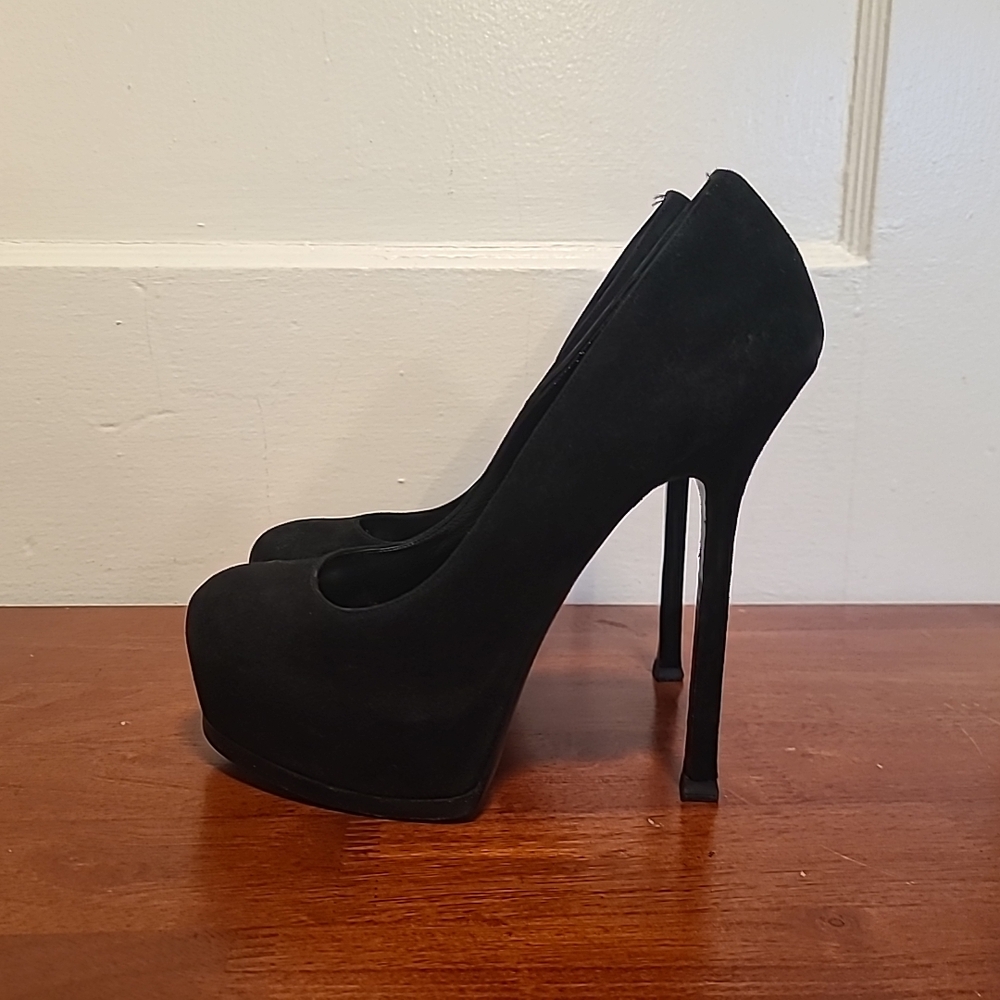 Yves Saint Laurent Classic Black Heels